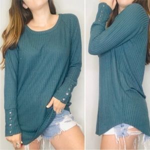 NWOT, Chaser, Women’s LS waffle top, buttons at wrists, rounded hem